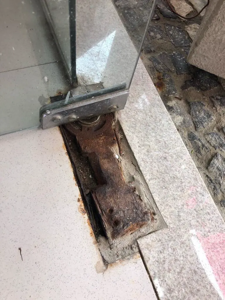 Common floor spring corroded by water and rust